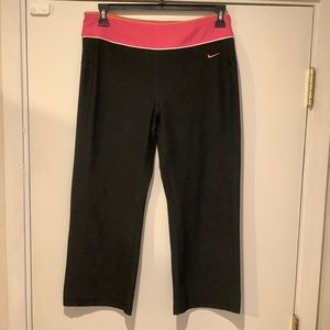 NIKE FIT DRY black w/ pink waist band capri yoga/workout pants